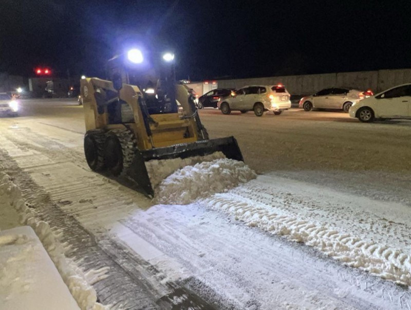 Авто замд давс, бодис цацаж, цэвэрлэж байна